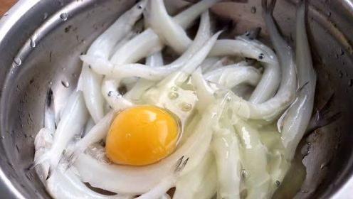 银鱼煎蛋怎么做才好吃？大厨教你几个小技巧。想做好还真不简单