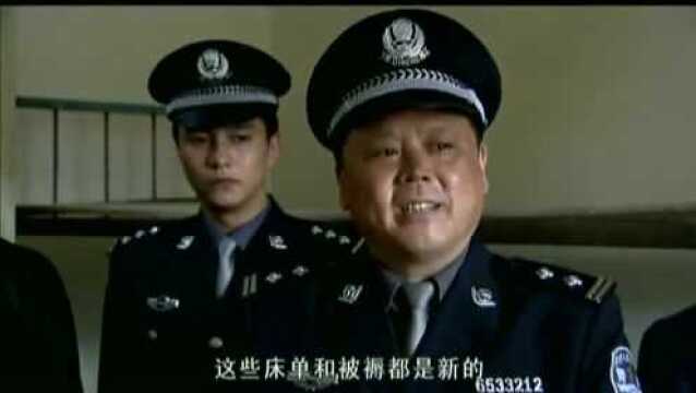 市长在视察了监狱工作后,他深有感触,对监狱的干警进行夸奖!