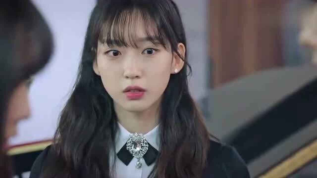 顶楼哥哥用手机发信息给孩子们雪雅去世的真相逐渐浮出水面