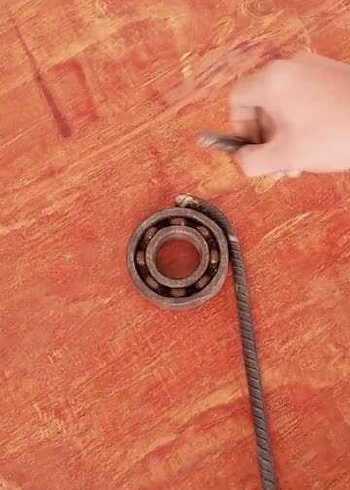 电焊师傅是发明"小天才",自制钢筋小工具,折弯效果十分到位