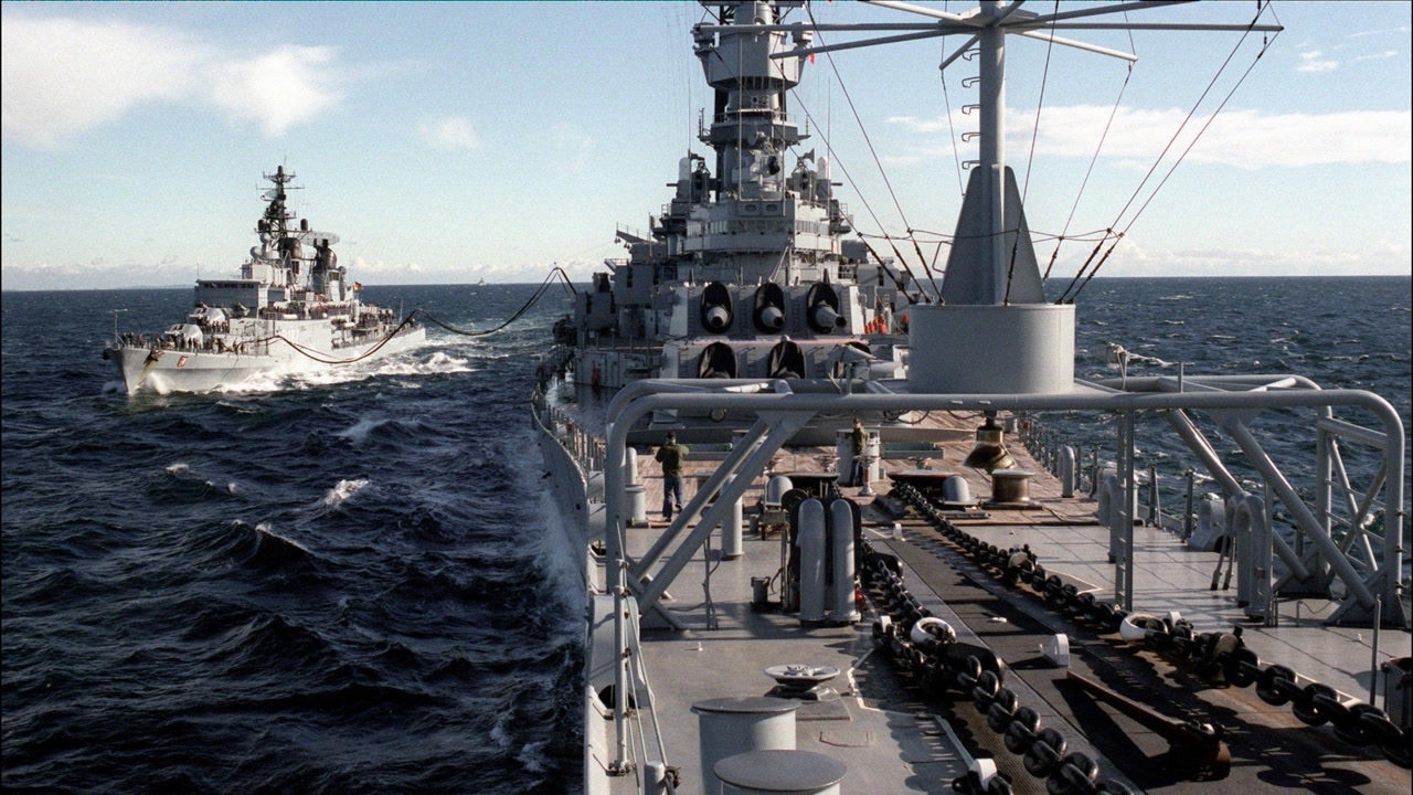 珍珠港:亚利桑那战舰被击沉 大舰巨炮时代一去不返_电影_高清1080p