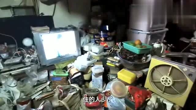 上海生活:上海百年石库门,数千只塑料袋塞满老房,老人说出了苦衷