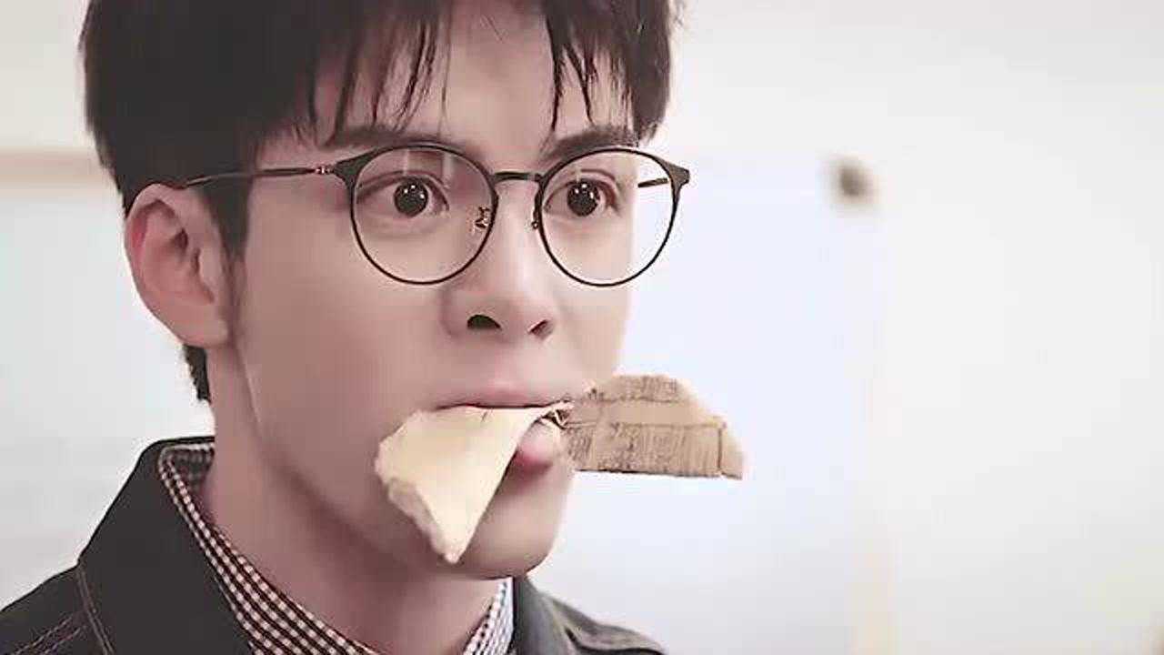 终极笔记:名场面之吴邪吃纸,吴邪也太可爱了吧