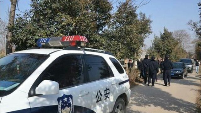 丹东女子卖淫惊动警察: 40分钟内多名男子进屋…