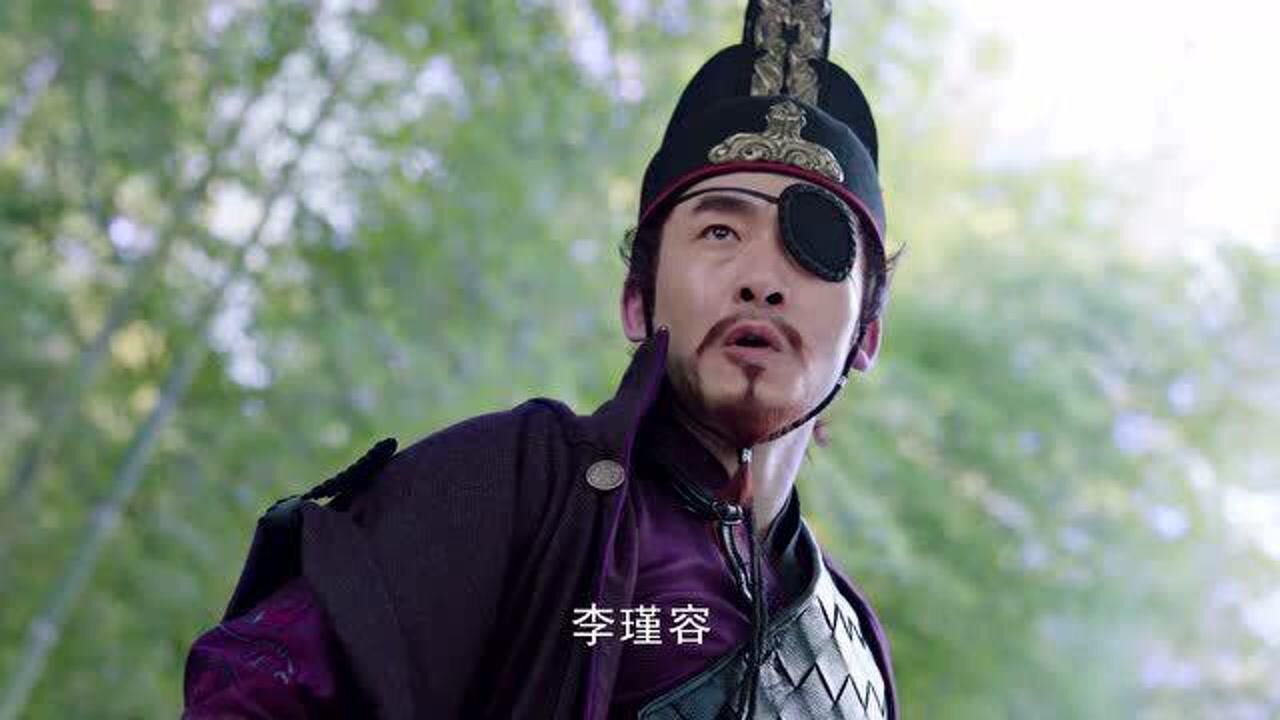 有翡童天仰几招便被逼得狼狈逃离再观李瑾容持刀站定威风凛凛