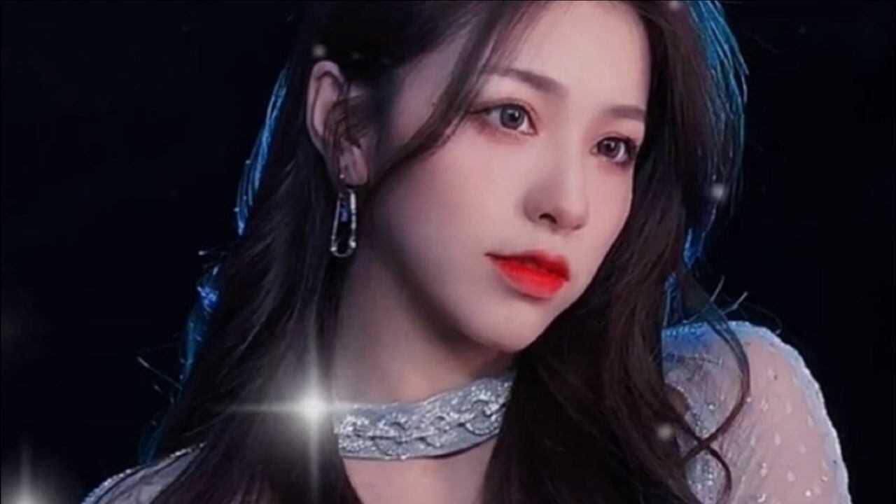 刘思瑶模仿蔡萝莉穿女仆装,本以为美出新高度,谁知粉丝:做回你自己