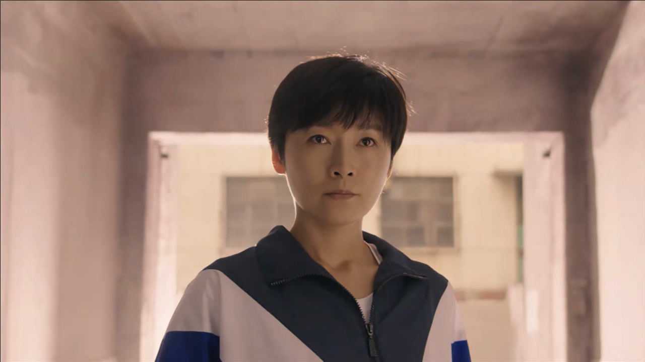 缝纫机乐队:代乐乐化身大力金刚腿,一脚踢开大铁门,小岳岳吓得跪地