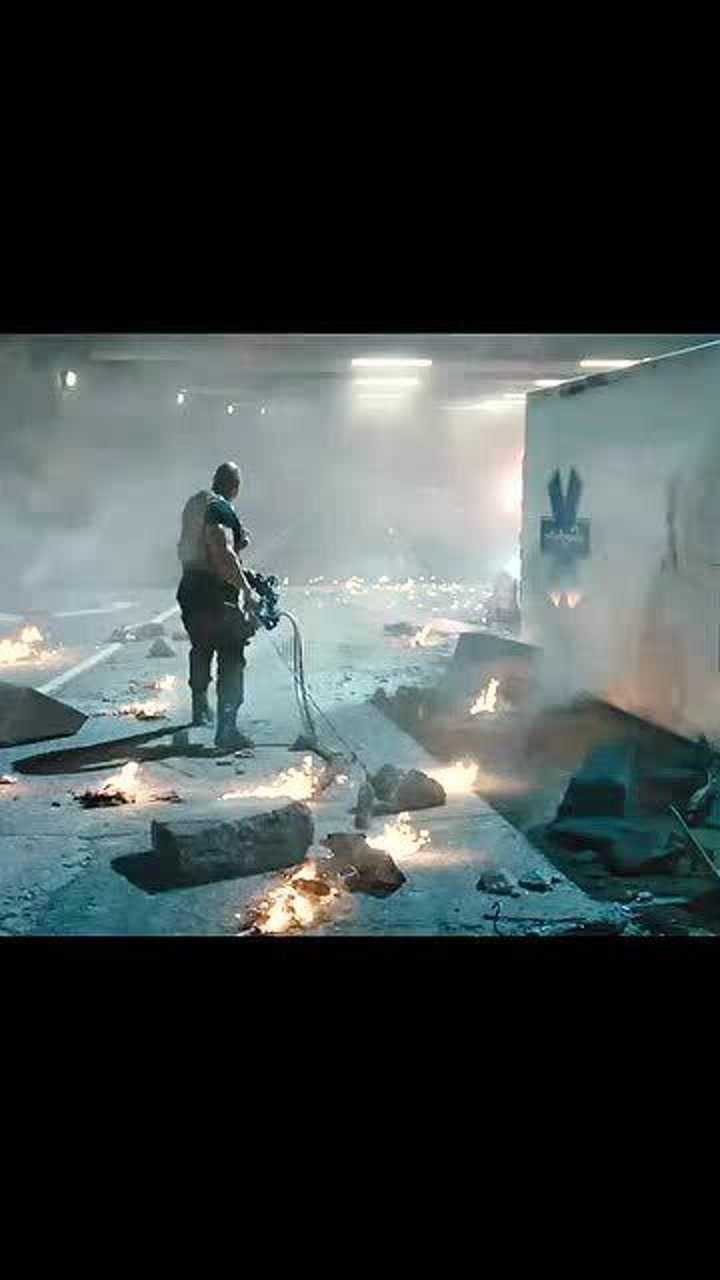 巨石强森的精彩战斗场面这就是敢喊话总统的男人你敢惹吗