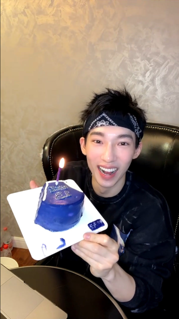 腾讯视频nba为于家翊送生日蛋糕 神秘礼物让他兴奋不已