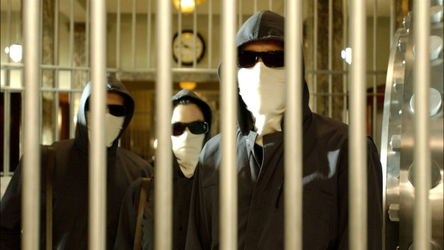 抢银行的狠人!拿着玩具枪就可以!