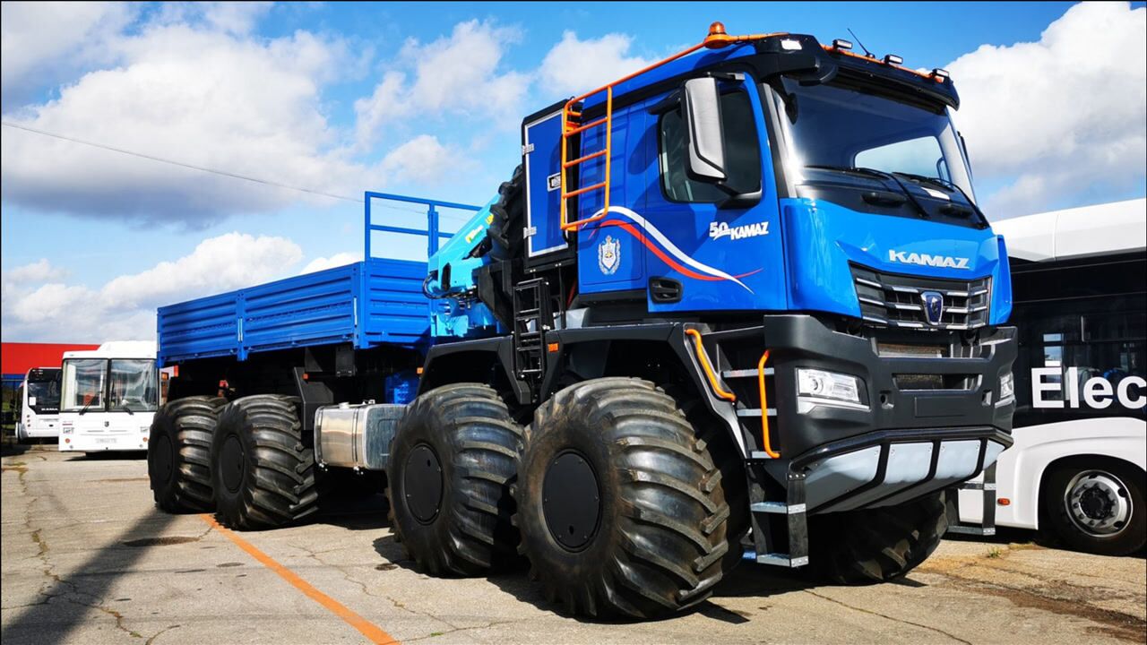 全地形卡車kamaz arctic 8x8你見過嗎?不但能載貨還能當成房車使用_騰