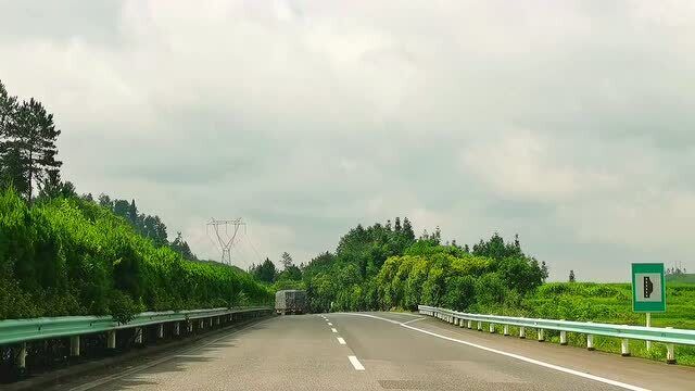 贵州高速公路的风景,世界罕见的大美