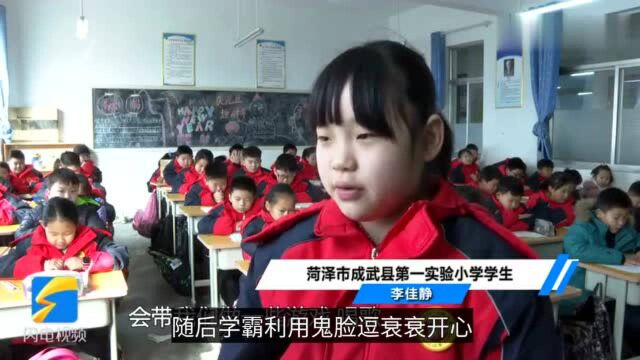 衰漫画:学霸“惊喜玩偶”道歉法火了,衰衰的怒火竟瞬间被浇熄!