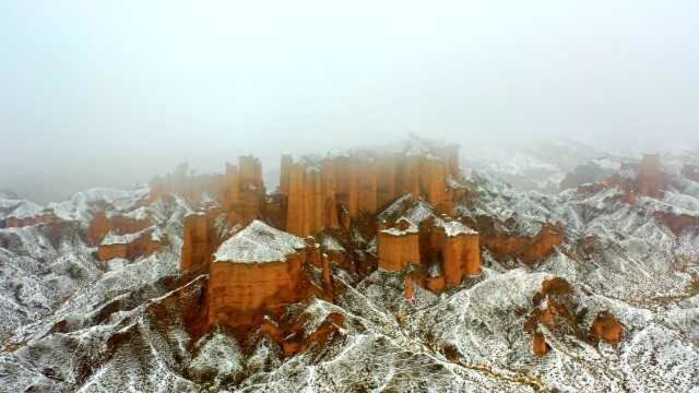 雪后的冰沟丹霞雄浑壮美,曾获评\