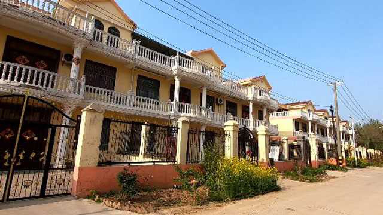 实拍安徽亳州新农村一家三层楼带个院子这是不是农民想要的