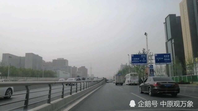 郑州的浮尘天气怎么样?看看远处的中原福塔就明白了