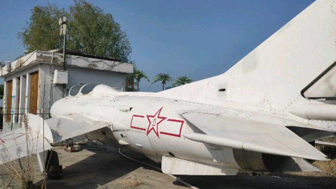 参观废弃老式国产战斗机带你里里外外彻底看详细看看这是歼几