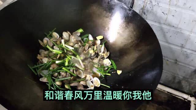 工地新来的大厨,1分钟炒了一盘花甲,食堂承包老板给他8000工资