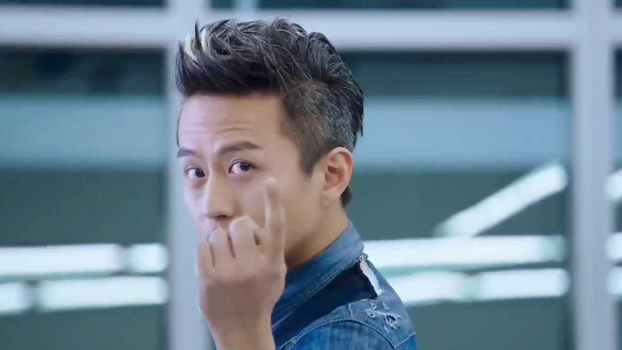 《分手大师》邓超逗鲨鱼爆笑片段.