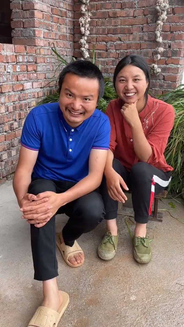 你们好奇牛爱芳和小春花的几件事