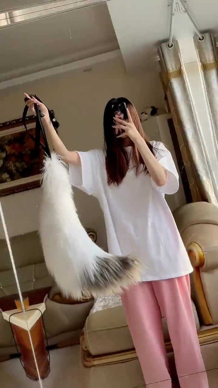 大家猜一下这个狐狸尾巴是怎么戴上去的！_高清