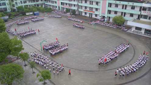 [图]湖北阳新这个小学，大课间跑操赛排兵布阵，没有之一，超震撼！