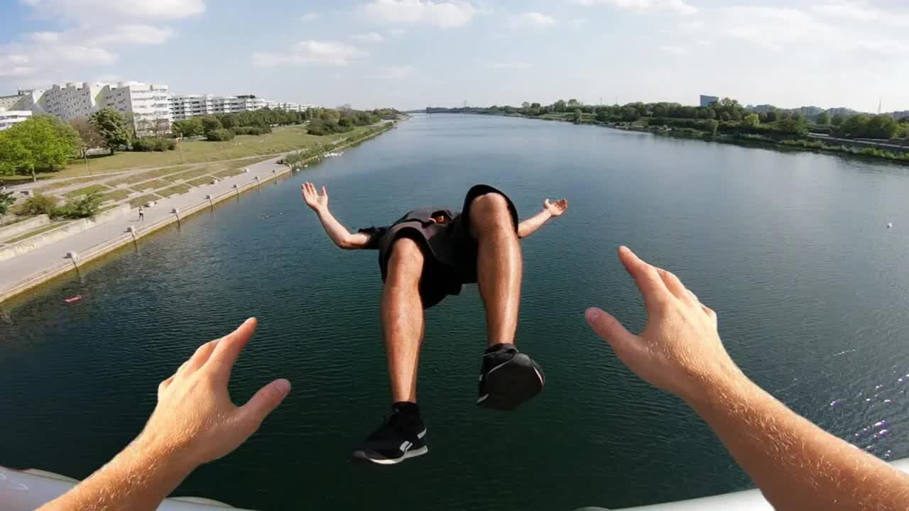 第一视角跑酷带你疯狂追打!