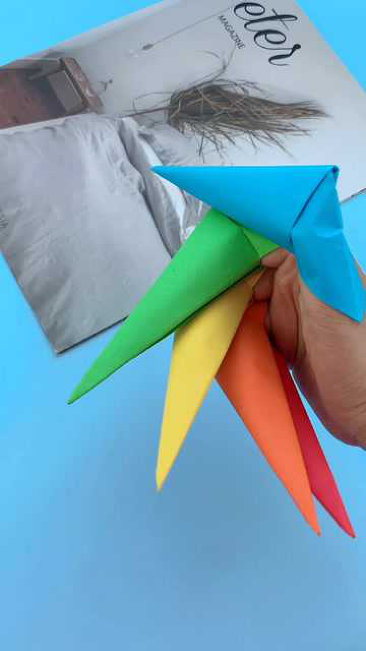 暑假在家,给孩子做几个小时候我们常玩的龙爪,折纸做的,好玩不伤人哦!