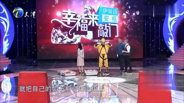 企业家现场体验电力特种兵作业时的服装,真是不容易