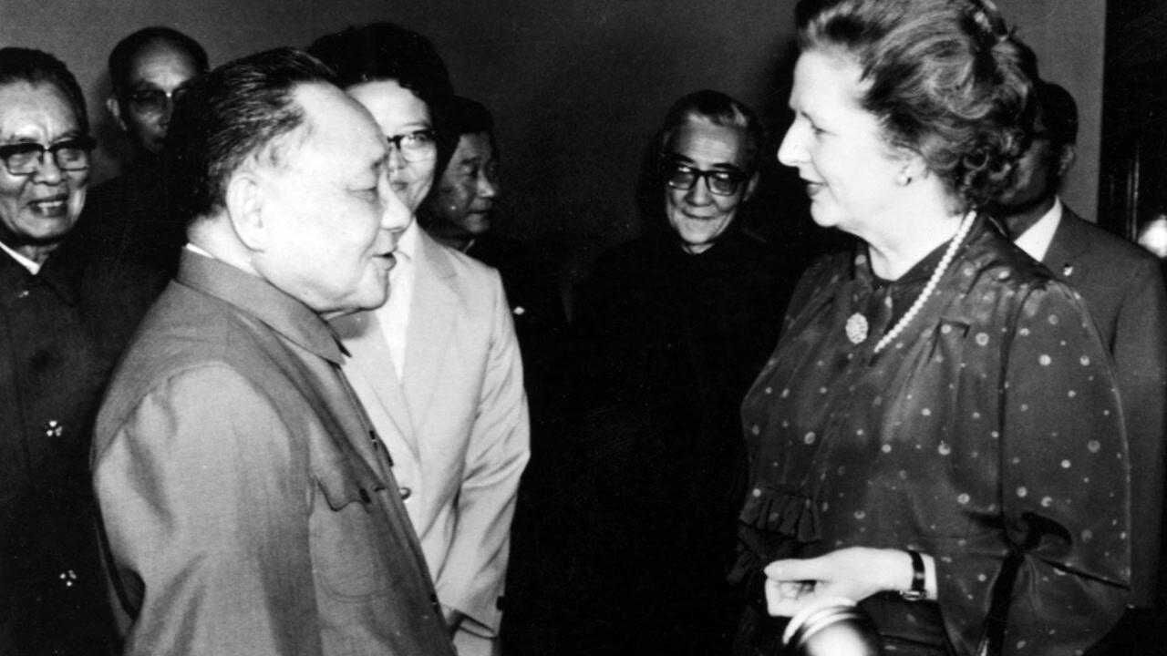 1984年撒切尔夫人再次访华相约一起出席香港回归庆典