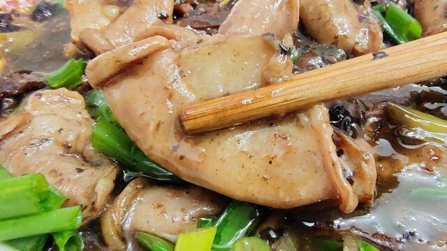 广东名菜“豉汁蒸粉肠”入口甘香,好吃又下饭,步骤配料都很关键,收藏