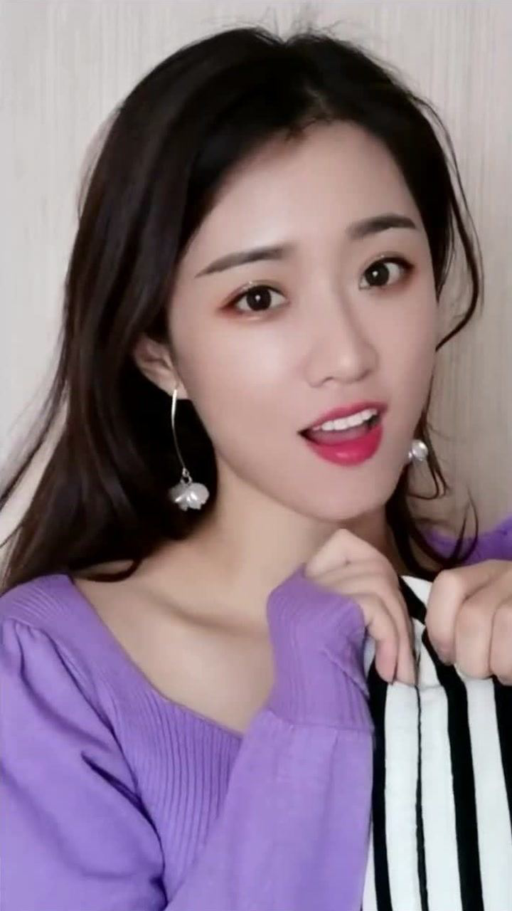 网红美女三妮五官真精致