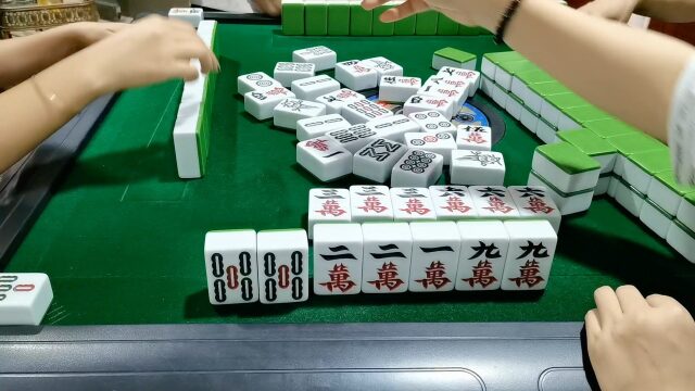 四川麻将一人一对二万,曰子不好过.