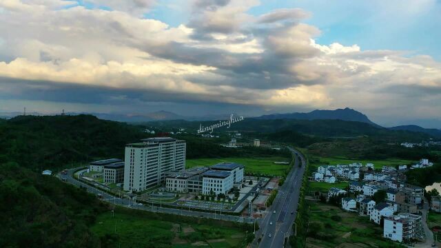 航拍铅山:带你空中看新铅山县人民医院