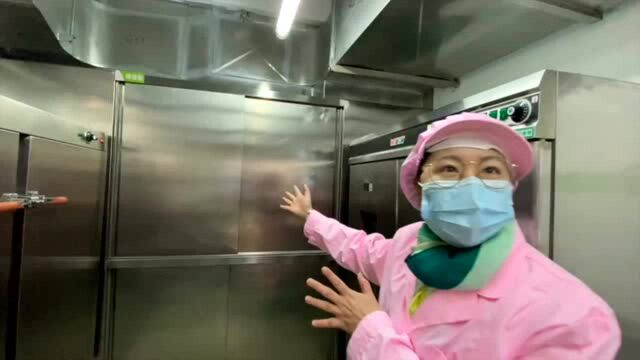 探访广州学校食品安全①|洗消间:餐具洗消后送入保洁柜