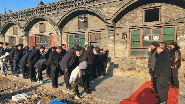 山东人拜年的最高礼仪,满满的仪式感,这大概就是传承吧!