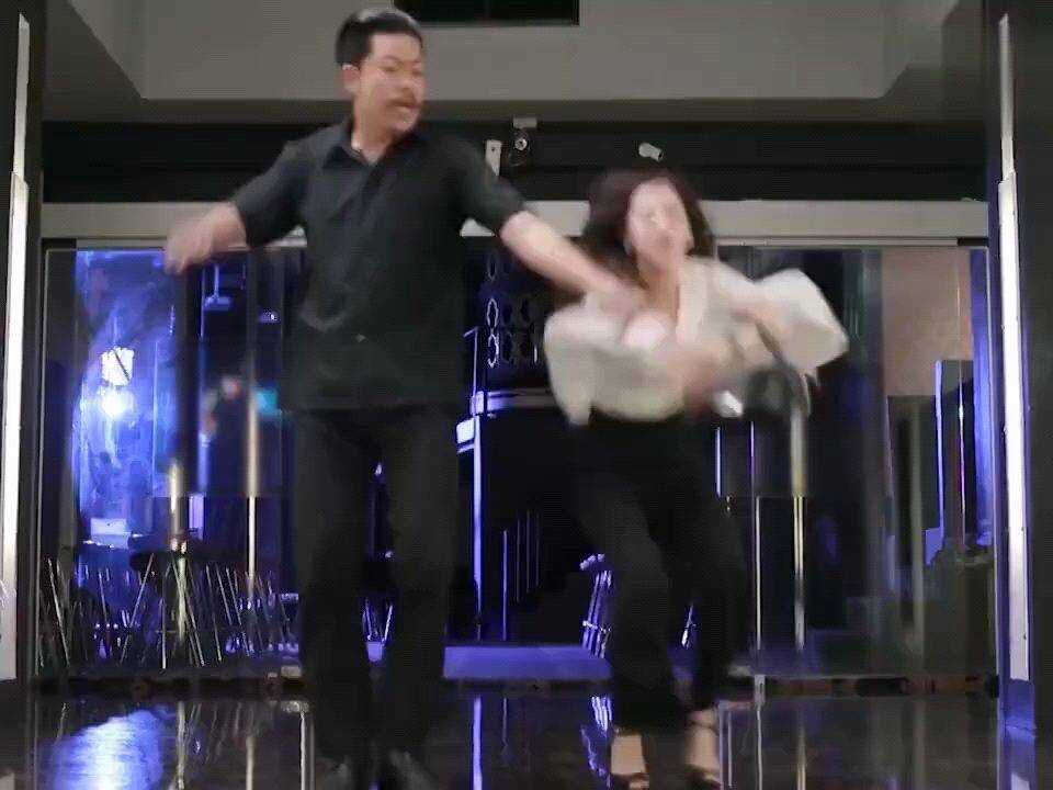 两美女打架,扯头发呼巴掌,看的真过瘾_高清1080P在线观看平台_腾讯视频