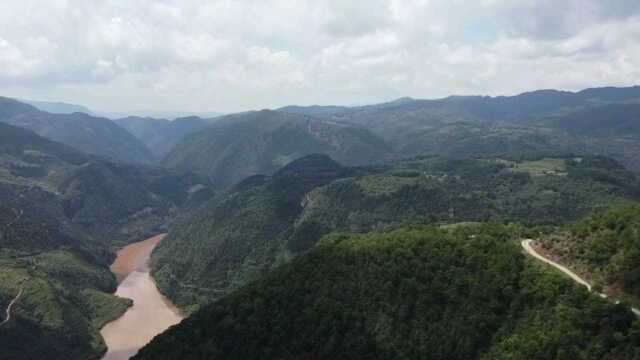 革香河(宣威田坝达开水库农村)