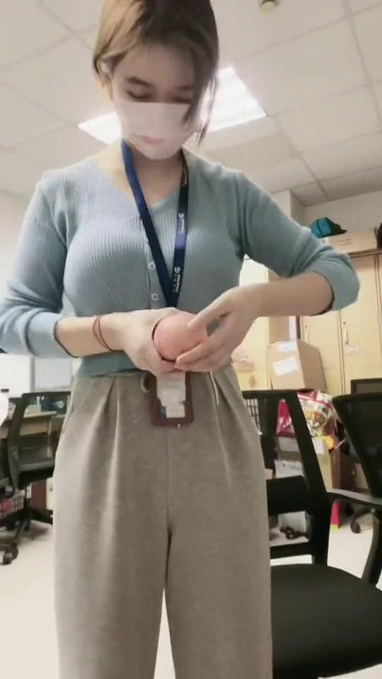 这就是拧不开瓶盖的女生