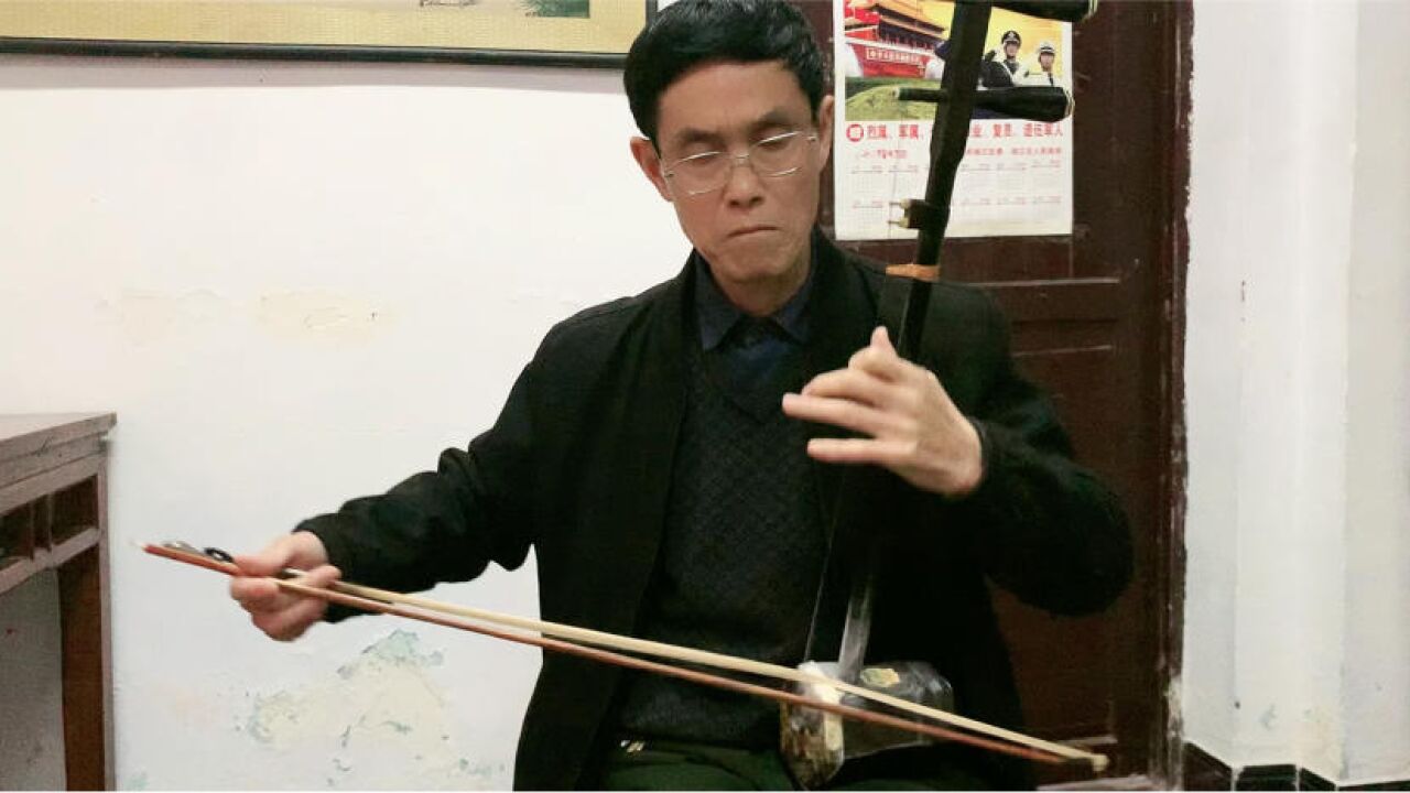 二胡独奏《北国之春》欣赏:芜湖市江坝蓝天乐老人音乐展示文艺.