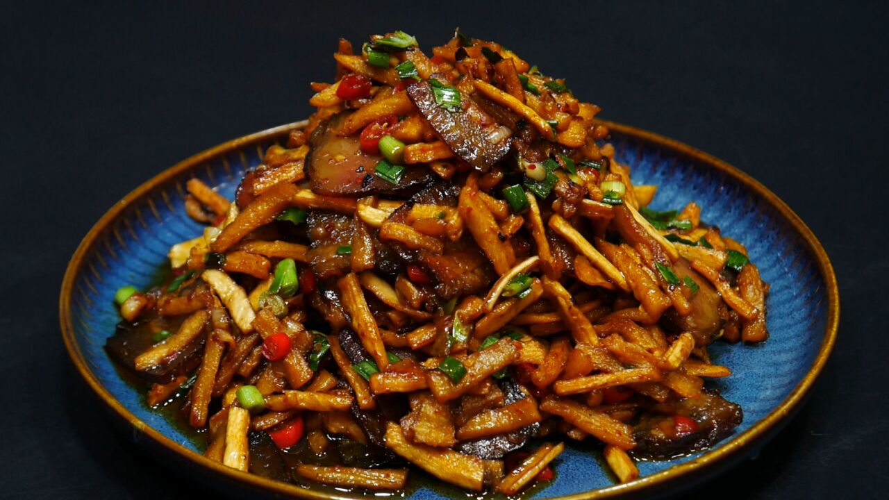 大厨教你经典湘菜"萝卜干炒腊肉",简单易学,脆爽可口又下饭