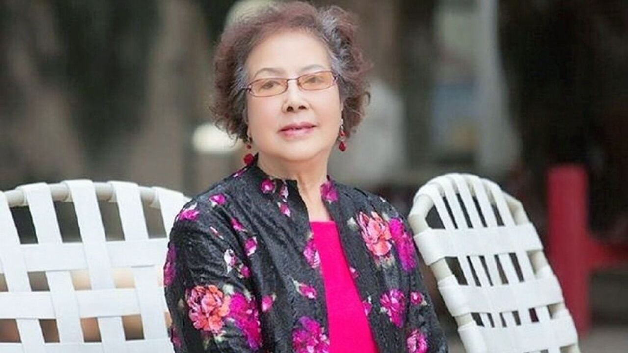 她成功饰演了邢夫人,她也是红楼剧组的伯乐