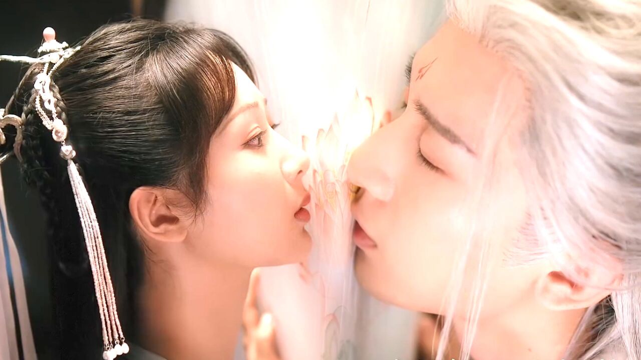 沉香如屑:杨紫隔着薄纱亲吻成毅这幕,连看十几遍都不够,太甜了_腾讯