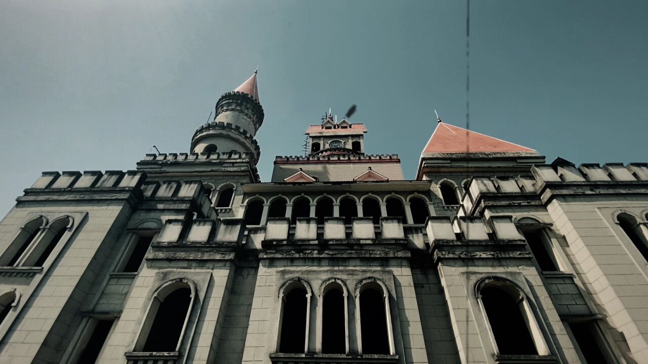 重庆市中梁山有个废弃城堡 导航搜索霸下意城堡即可到达_腾讯视频