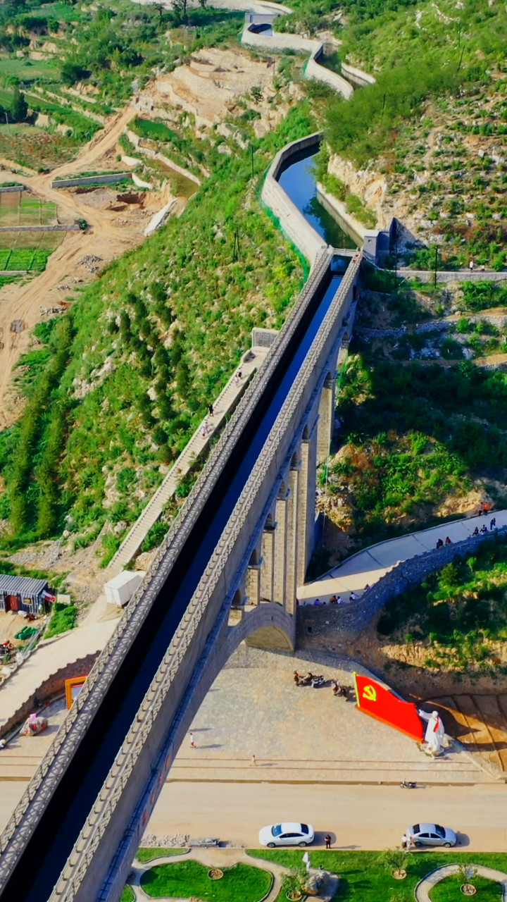 亚洲最大单跨石拱渡槽,用20000多块石料,30多万人手工修建完成