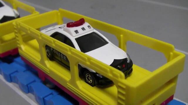 玩具警车准备出发了