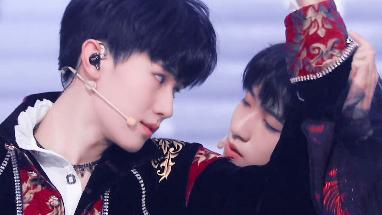 张真源贺峻霖相爱相杀,贺儿不愧是成都小辣椒,张真源提问式教学让人