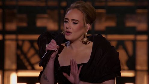 Adele《Make You Feel My Love》，此夜唯一演唱会