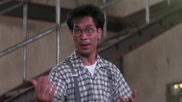 电影:成龙救出阿美,打败哑巴,跑了出来.