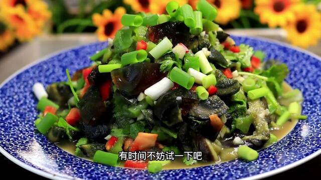 原来茄子这么做更好吃!皮蛋拌茄子